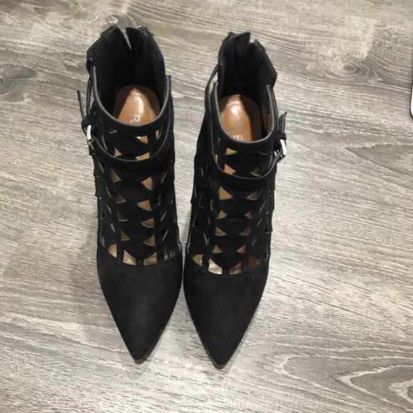 Report cut out heels 👠 - Picture 3 of 4